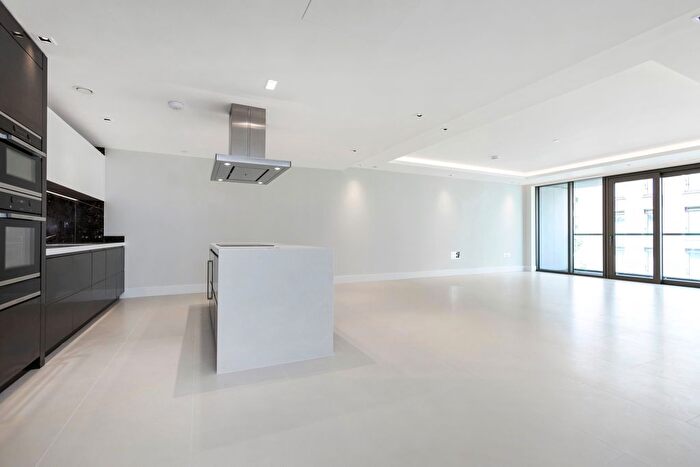 3 Bedroom Flat To Rent In Warwick Lane, Thomas Earle House, London, W14