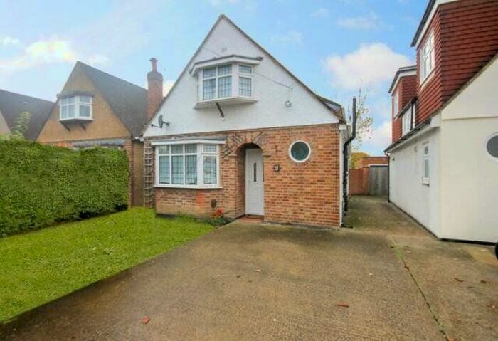 3 Bedroom Chalet To Rent In Fernhurst Road, Ashford, Middlesex, TW15