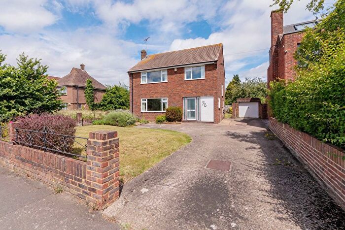 4 Bedroom Detached House For Sale In Upton Court Road, Langley, SL3