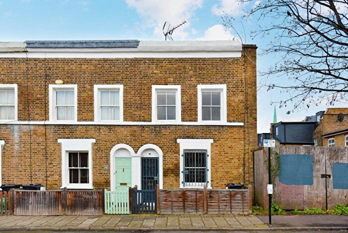 3 Bedroom End Terrace House For Sale In Balcorne Street, London, E9