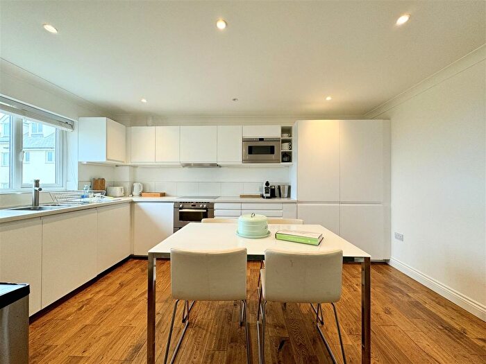 2 Bedroom Flat For Sale In Pentire Avenue, Newquay, TR7