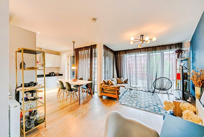 1 Bedroom Flat For Sale In Smeed Road, London, E3