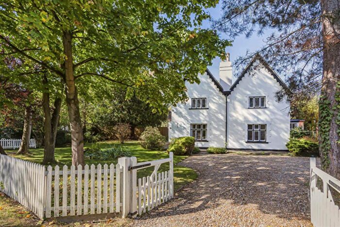 4 Bedroom Detached House For Sale In Hoe Lane, Nazeing, EN9