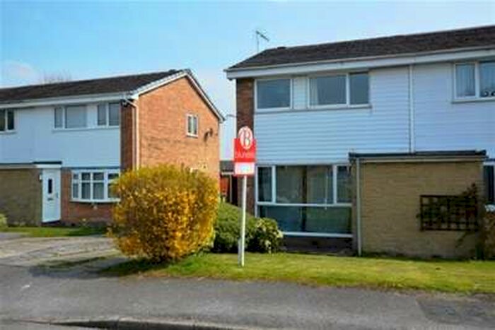 3 Bedroom Semi-Detached House To Rent In Ivanbrook Close, Dronfield Woodhouse S18