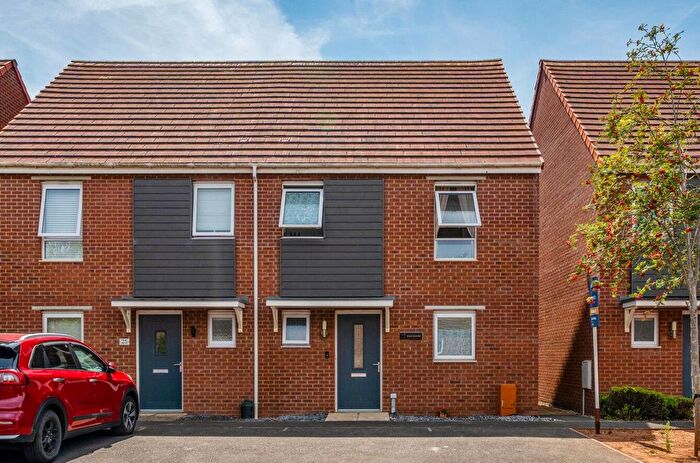 3 Bedroom Semi-detached House For Sale In Staddle Stone Road, Exeter, EX1