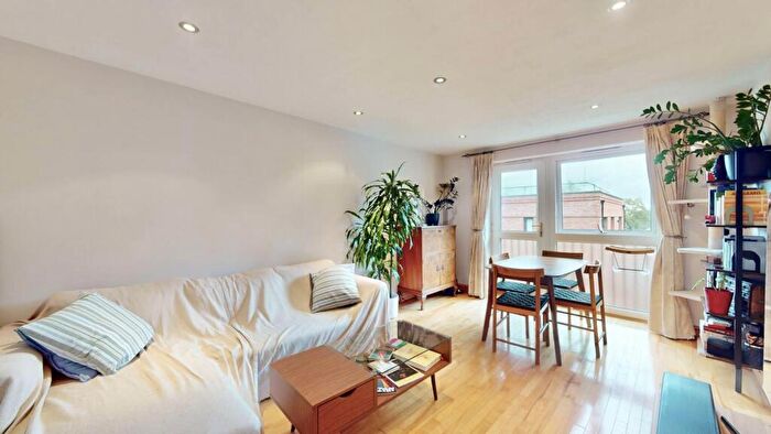 2 Bedroom Apartment For Sale In Tudor Close, Highgate, N6