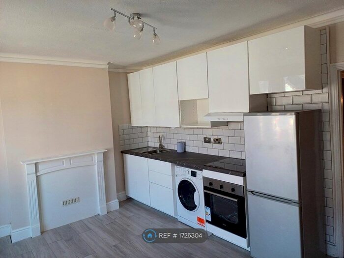 3 Bedroom Flat To Rent In Oldfield Road, London, NW10