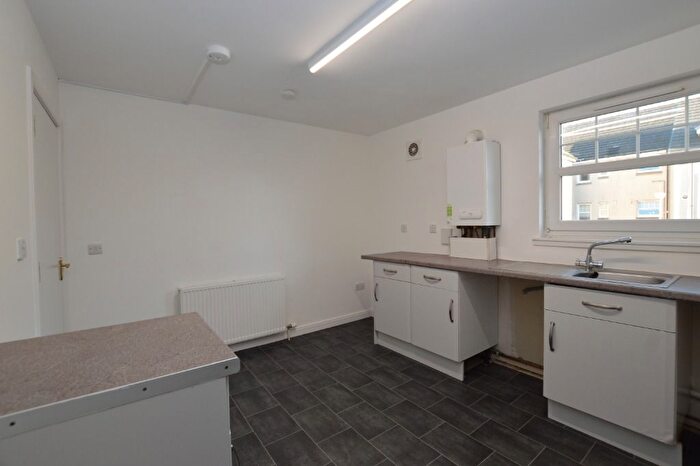 3 Bedroom Flat To Rent In Lemon Terrace, Leven, KY8