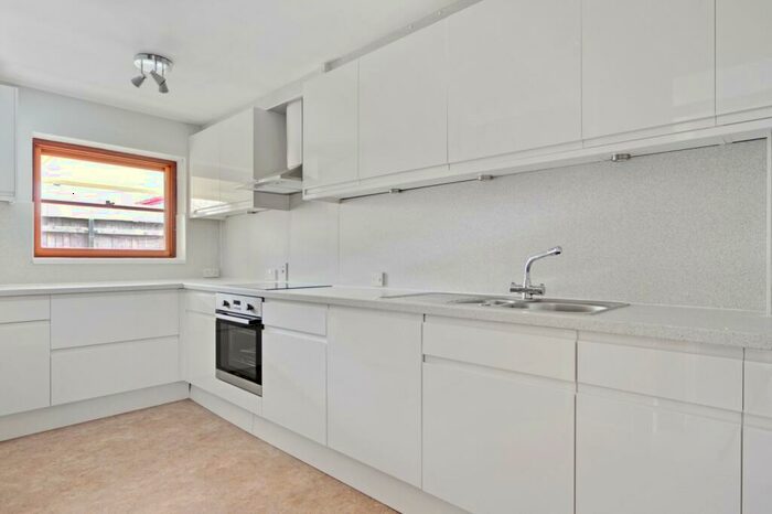 2 Bedroom Flat To Rent In Beaufort Place, Thompsons Lane, Cambridge, CB5
