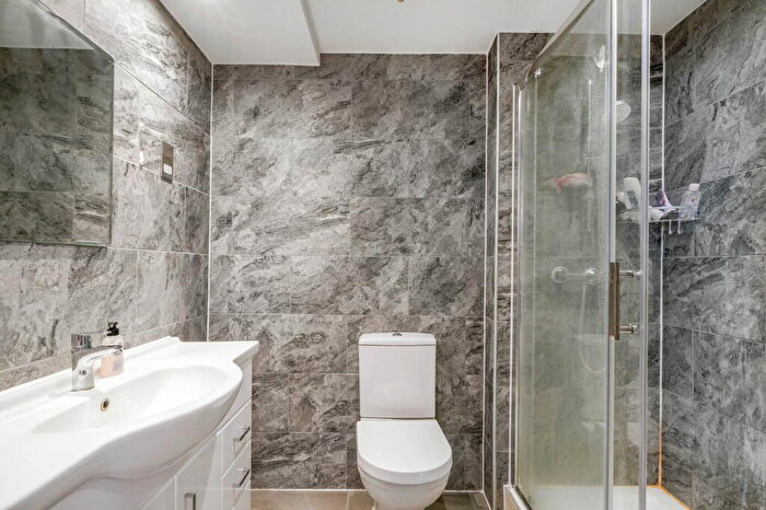 1 Bedroom Flat For Sale In City Tower, Limeharbour, London, E14