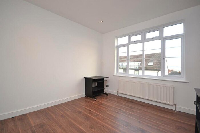 2 Bedroom Apartment To Rent In Risborough Close, Muswell Hill, London, N10