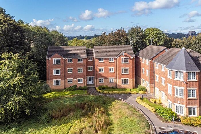 2 Bedroom Flat For Sale In Lilac Court, Leeds, LS14