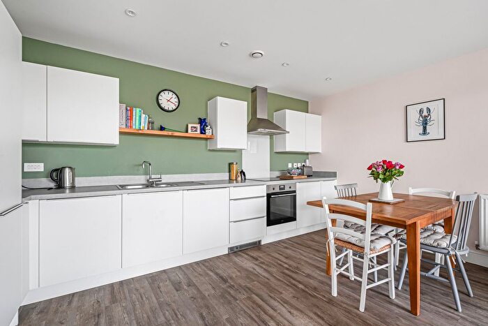 2 Bedroom Flat For Sale In Armstrong Road, Oxford, OX4