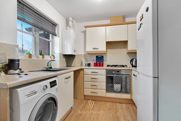 2 Bedroom Flat For Sale In Elizabeth Court, Leicester, LE9