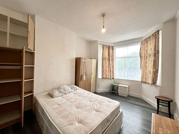 1 Bedroom Studio To Rent In Caithness Road, CR4