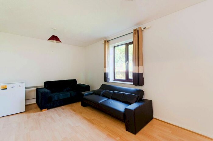 1 Bedroom Flat To Rent In Vicars Bridge Close, Perivale, Wembley, HA0