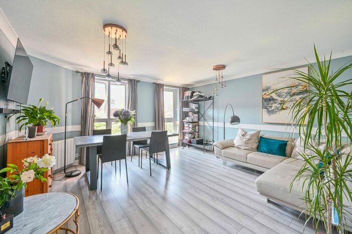 2 Bedroom Flat To Rent In Garter Way, Canada Water, London, SE16