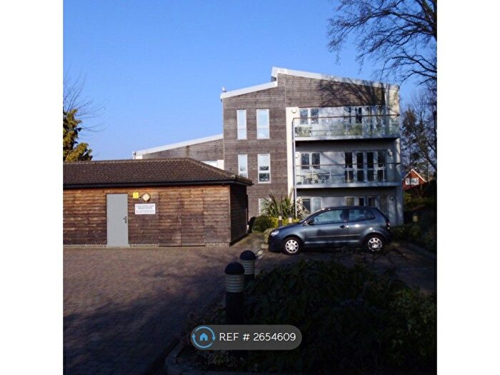 2 Bedroom Flat To Rent In Cleve Cross Court, Croydon, CR0