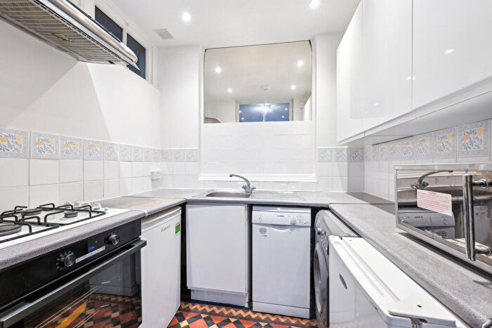 1 Bedroom Flat To Rent In Redcliffe Gardens, Chelsea, SW10