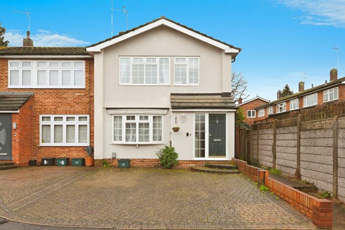 3 Bedroom End Terrace House For Sale In Sawells, Broxbourne, EN10