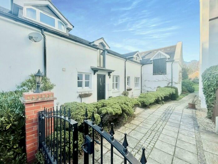 3 Bedroom Semi-Detached House To Rent In Hassocks Road, Hurstpierpoint, BN6