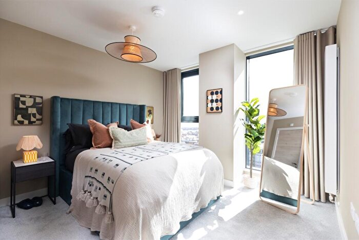 2 Bedroom Apartment To Rent In Holland Street, Glasgow, G2