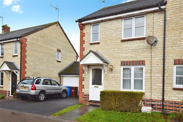 2 Bedroom House To Rent In Corncrake Way, Bicester, OX26