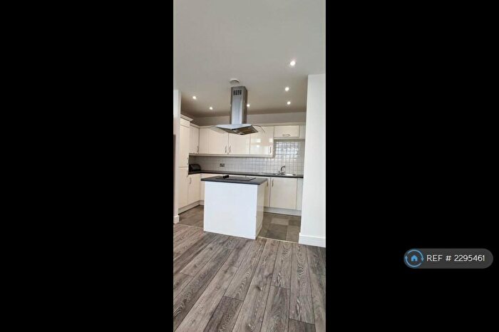 2 Bedroom Flat To Rent In Great Eastern Road, London, E15