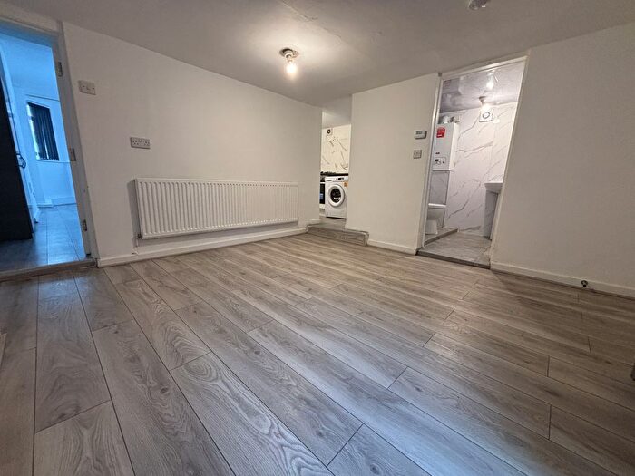 1 Bedroom Flat To Rent In Osborne Road, M19