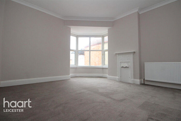 5 Bedroom Semi-Detached House To Rent In Sunnycroft Road, Leicester, LE3