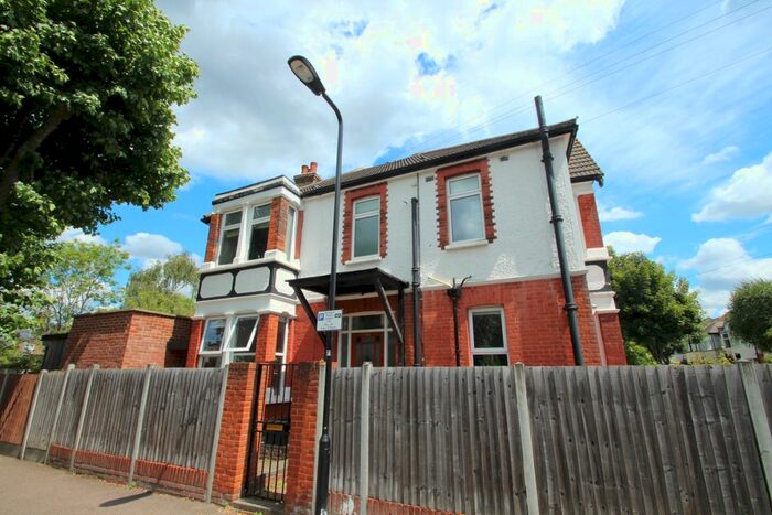 1 Bedroom Flat To Rent In Forest Drive West, Leytonstone, London, E11