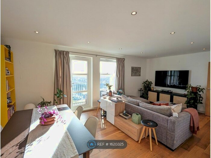 2 Bedroom Flat To Rent In Spectrum Building, Dagenham, RM8