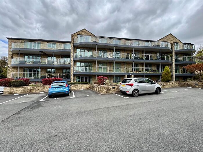 2 Bedroom Apartment For Sale In Somersbury Court, Somerset Road, Almondbury, HD5