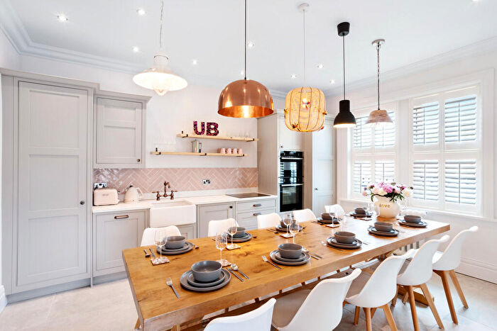 4 Bedroom Apartment For Sale In Leeds Road, Harrogate, HG2