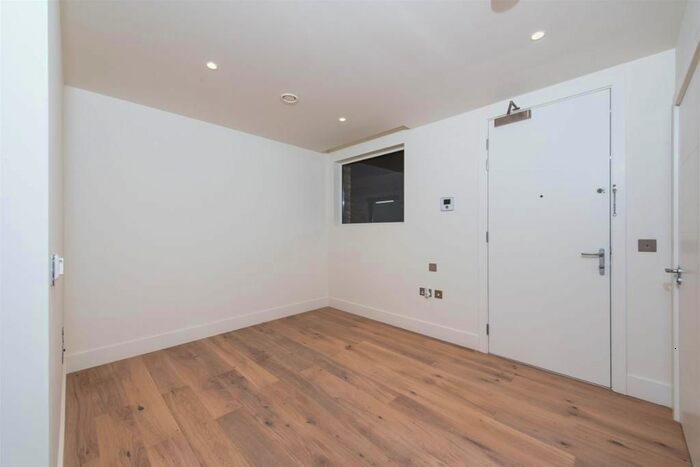 Studio To Rent In West Row, Ladbroke Grove, London W10