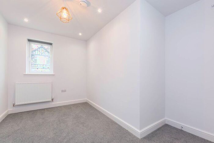 2 Bedroom Flat To Rent In Loveday Road, Ealing, London, W13