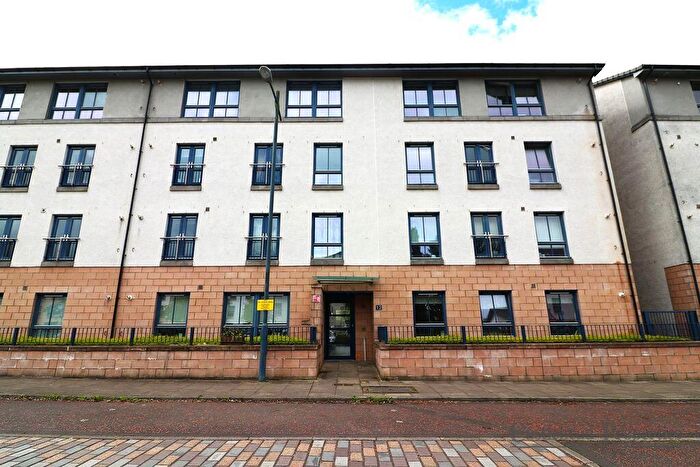 2 Bedroom Apartment For Sale In Oatlands Square, Glasgow, G5