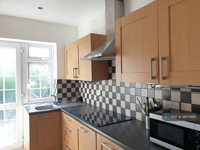 4 Bedroom Flat To Rent In Beechcroft Avenue, London, NW11