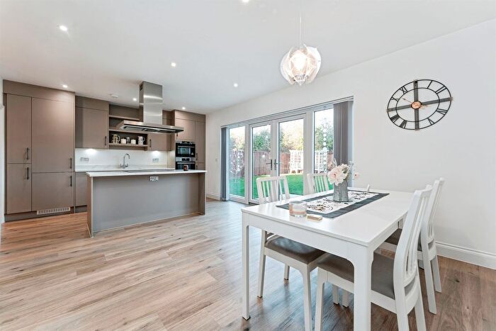 4 Bedroom Detached House For Sale In Walnut Drive, Haddenham, Ely, CB6