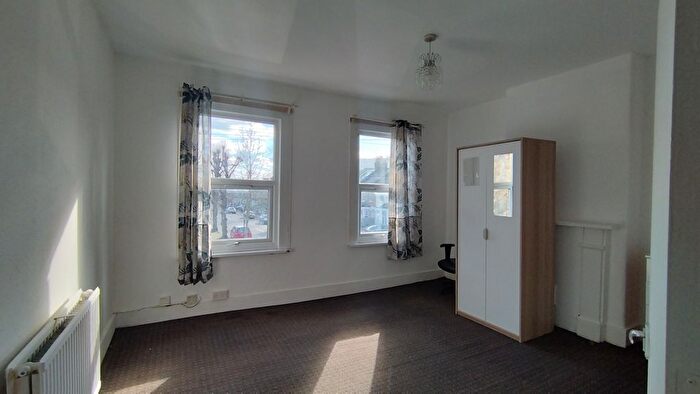 4 Bedroom Property To Rent In Felix Road, London, W13