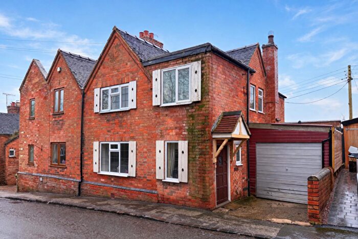 3 Bedroom Semi Detached House For Sale In Church Bank, Temple Grafton, Alcester, B49