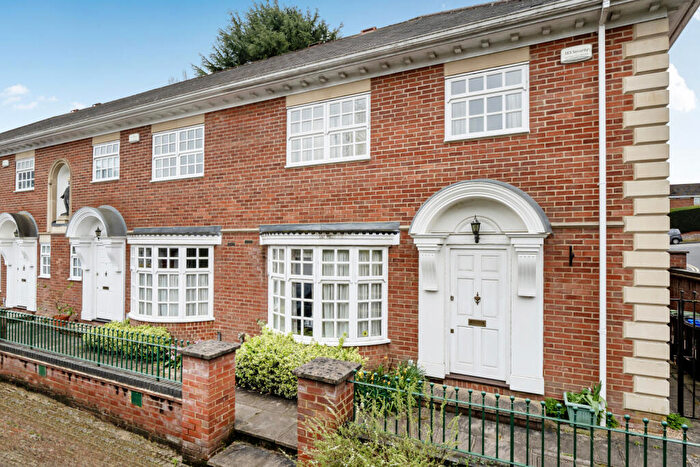 3 Bedroom End Of Terrace House For Sale In The Chyne, Gerrards Cross, Buckinghamshire, SL9