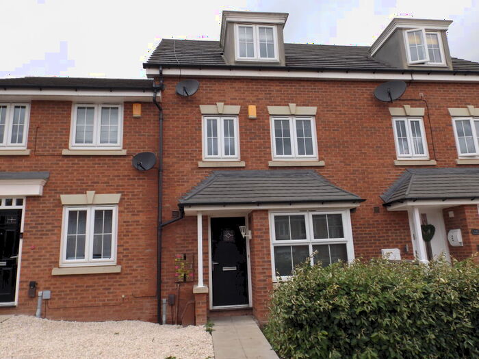 4 Bedroom Town House To Rent In Kenbrook Road, Hucknall, NG5