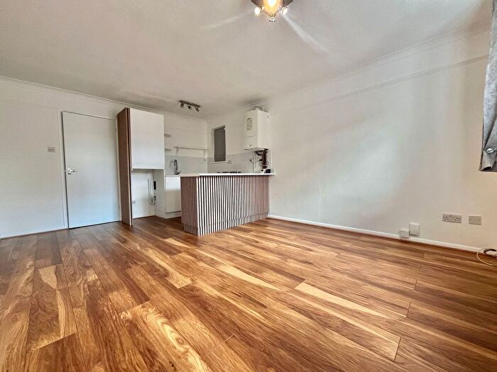 1 Bedroom Flat To Rent In Portland Avenue, Sittingbourne, Kent, ME10