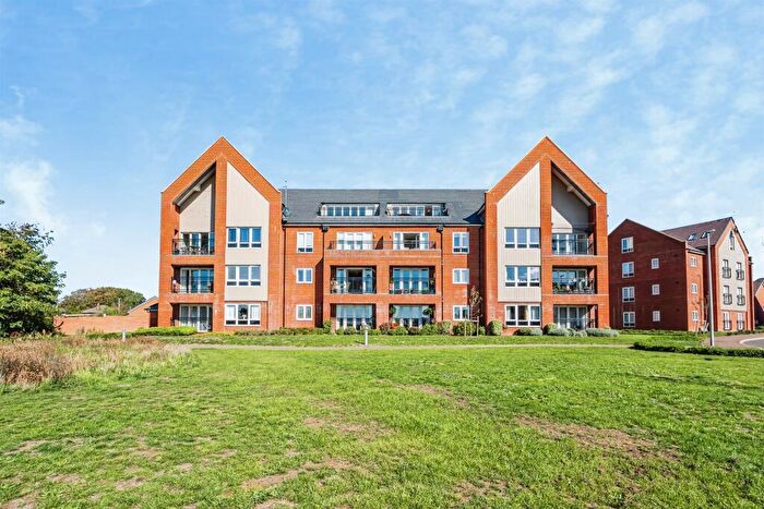 2 Bedroom Flat For Sale In Newlands Place, Seaford, BN25