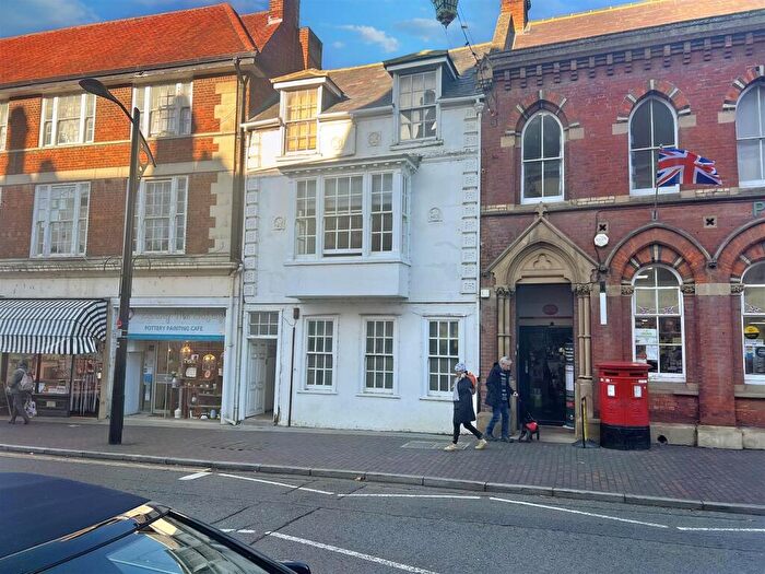 1 Bedroom Apartment To Rent In / High Street, Newport Pagnell, MK16