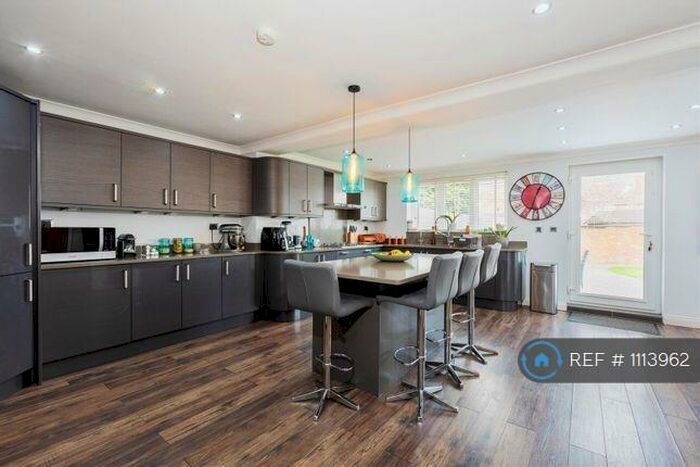 4 Bedroom Semi-Detached House To Rent In Shirley Road, Maidenhead, SL6