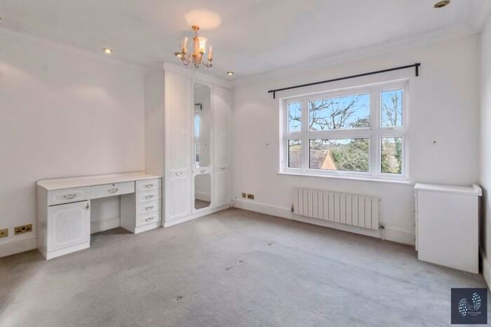 4 Bedroom Property To Rent In Southway, London, N20