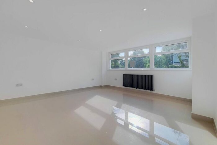 4 Bedroom Property To Rent In Cedar Court, Wimbledon Village, London, SW19