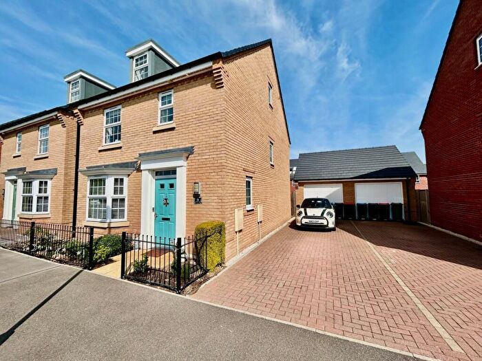 4 Bedroom Detached House For Sale In Hermes Row, Brooklands, Milton Keynes, MK10